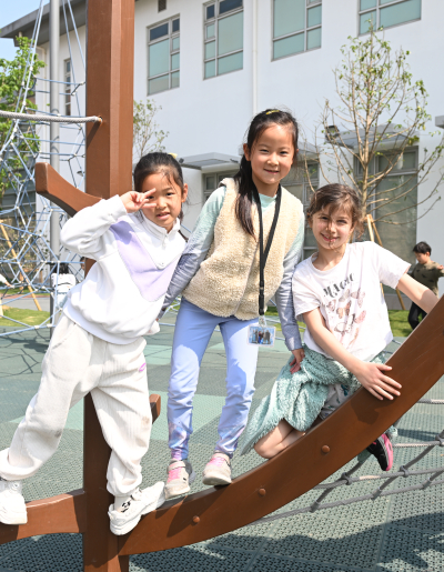 ES students playing